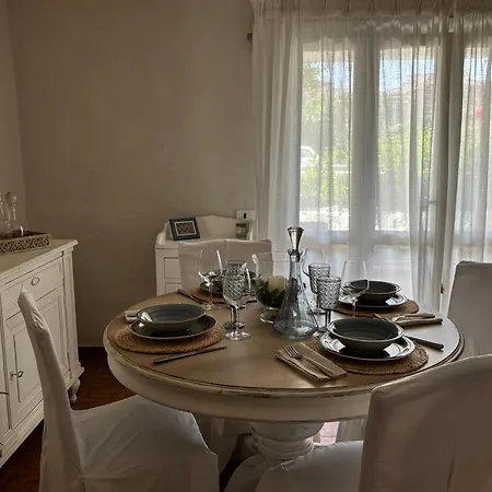 Casa vacanze Bifamiliare Con Giardino Olbia