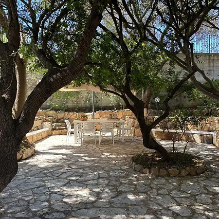 Casa vacanze Bifamiliare Con Giardino